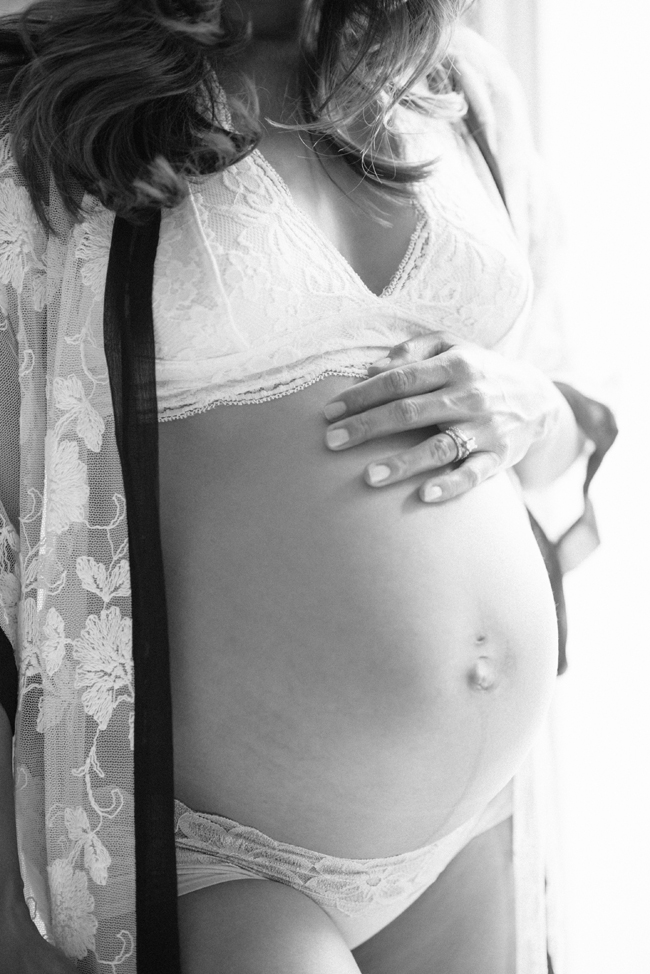 intimate and lace maternity, portrait